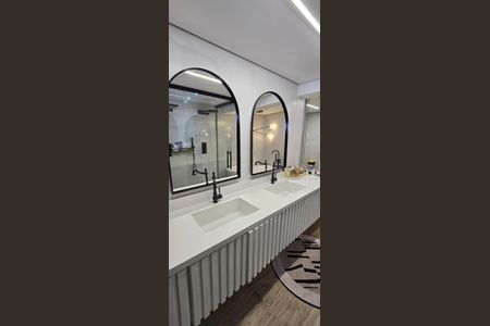 Apartamento à venda com 240m², 3 quartos e 4 vagas Apartamento à venda com 240m², 3 quartos e 4 vagasBanheiro 2