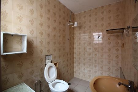 Banheiro de apartamento para alugar com 2 quartos, 62m² em Taquara, Rio de Janeiro