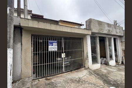 Casa à venda com 102m², 2 quartos e 1 vaga Casa à venda com 102m², 2 quartos e 1 vagaFachada