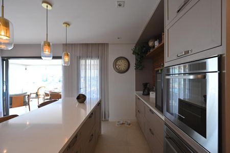 Apartamento à venda com 133m², 3 quartos e 2 vagas Apartamento à venda com 133m², 3 quartos e 2 vagasCozinha