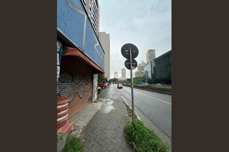 Casa à venda com 332m², 1 quarto e sem vaga