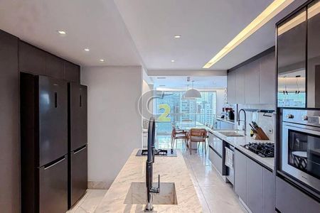 Apartamento à venda com 173m², 3 quartos e 4 vagas