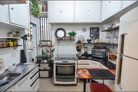 Apartamento à venda com 75m², 2 quartos e sem vaga Apartamento à venda com 75m², 2 quartos e sem vagaCozinha