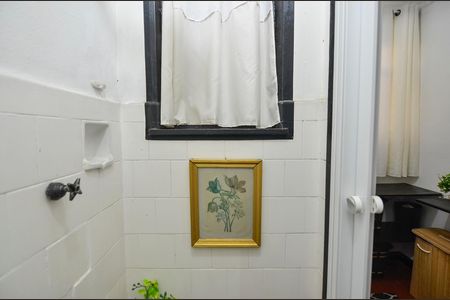 Apartamento à venda com 75m², 2 quartos e sem vaga Apartamento à venda com 75m², 2 quartos e sem vagaBanheiro de Serviço