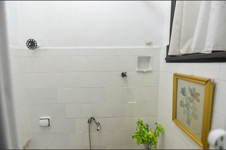 Apartamento à venda com 75m², 2 quartos e sem vaga Apartamento à venda com 75m², 2 quartos e sem vagaBanheiro de Serviço