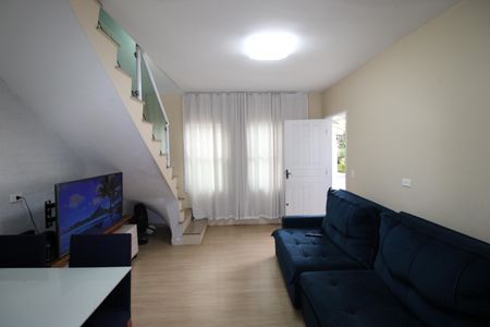 Casa de condomínio à venda com 67m², 2 quartos e 1 vagaSala