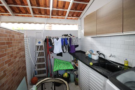 Casa de condomínio à venda com 67m², 2 quartos e 1 vagaÁrea de Serviço