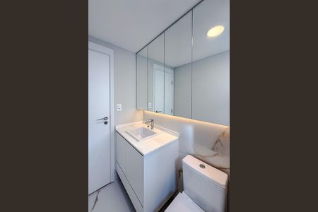 Apartamento para alugar com 70m², 2 quartos e 1 vaga Apartamento para alugar com 70m², 2 quartos e 1 vagaBanheiro da Suíte