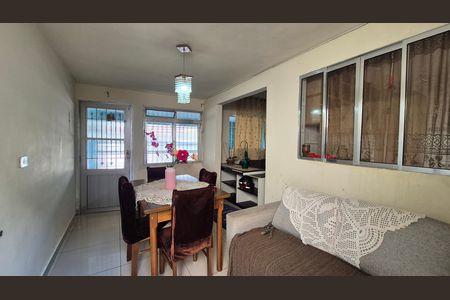 Casa à venda com 137m², 3 quartos e 2 vagas Casa à venda com 137m², 3 quartos e 2 vagasSala
