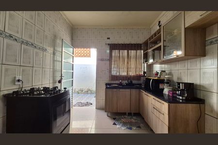 Cozinha de casa à venda com 3 quartos, 137m² em Vila Linda, Santo André