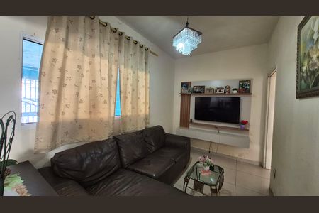 Casa à venda com 137m², 3 quartos e 2 vagas Casa à venda com 137m², 3 quartos e 2 vagasSala
