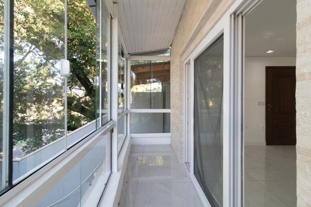 Casa para alugar com 350m², 6 quartos e 3 vagas Casa para alugar com 350m², 6 quartos e 3 vagasVaranda da Sala