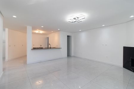 Casa para alugar com 350m², 6 quartos e 3 vagas Casa para alugar com 350m², 6 quartos e 3 vagasSala