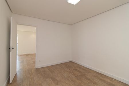 Casa para alugar com 350m², 6 quartos e 3 vagas Casa para alugar com 350m², 6 quartos e 3 vagasQuarto