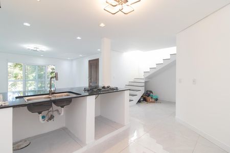 Casa para alugar com 350m², 6 quartos e 3 vagas Casa para alugar com 350m², 6 quartos e 3 vagasCozinha e Área de Serviço