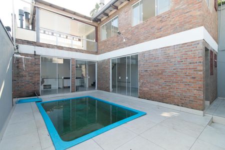 Quintal de casa para alugar com 6 quartos, 350m² em Cristal, Porto Alegre