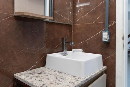 Casa para alugar com 350m², 6 quartos e 3 vagas Casa para alugar com 350m², 6 quartos e 3 vagas Banheiro Social 2