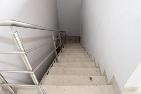 Casa para alugar com 160m², 2 quartos e 2 vagasEscada
