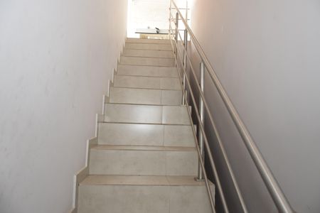 Casa para alugar com 160m², 2 quartos e 2 vagasEscada