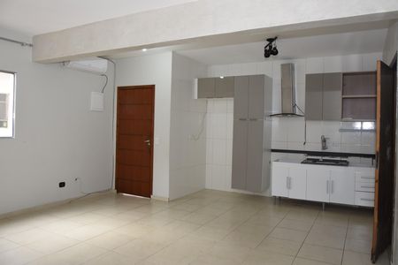 Sala/Cozinha de casa para alugar com 2 quartos, 160m² em Jardim Independência, Embu das Artes