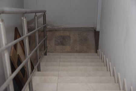 Casa para alugar com 160m², 2 quartos e 2 vagasEscada