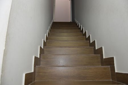 Casa para alugar com 160m², 2 quartos e 2 vagasEscada