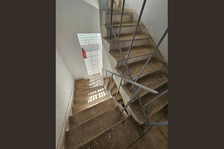 Apartamento para alugar com 96m², 2 quartos e sem vagaEscada