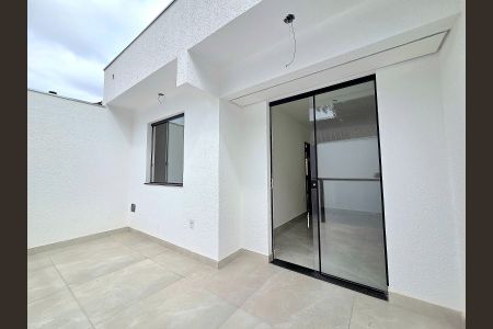 Área Externa de casa à venda com 3 quartos, 160m² em Santa Branca, Belo Horizonte