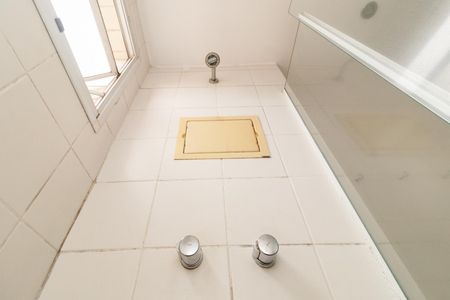 Apartamento à venda com 76m², 3 quartos e 2 vagas Apartamento à venda com 76m², 3 quartos e 2 vagasBanheiro da Suíte