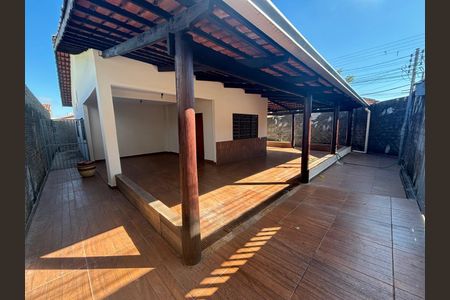 Casa à venda com 397m², 3 quartos e 4 vagas Casa à venda com 397m², 3 quartos e 4 vagasÁrea externa