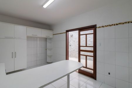 Casa à venda com 300m², 3 quartos e 3 vagas Casa à venda com 300m², 3 quartos e 3 vagasCozinha