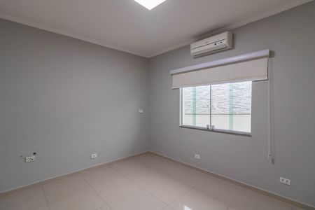 Casa à venda com 300m², 3 quartos e 3 vagas Casa à venda com 300m², 3 quartos e 3 vagasQuarto 2