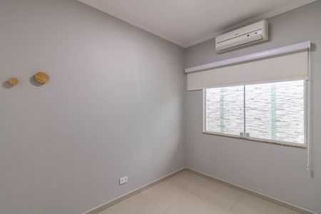 Casa à venda com 300m², 3 quartos e 3 vagas Casa à venda com 300m², 3 quartos e 3 vagasQuarto 3