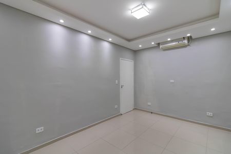 Casa à venda com 300m², 3 quartos e 3 vagas Casa à venda com 300m², 3 quartos e 3 vagasSuíte