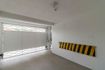 Casa à venda com 300m², 3 quartos e 3 vagas Casa à venda com 300m², 3 quartos e 3 vagasGaragem