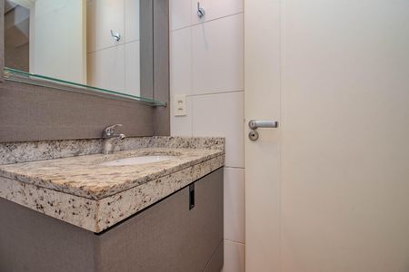 Apartamento à venda com 80m², 2 quartos e 1 vaga Apartamento à venda com 80m², 2 quartos e 1 vagaBanheiro da Suíte