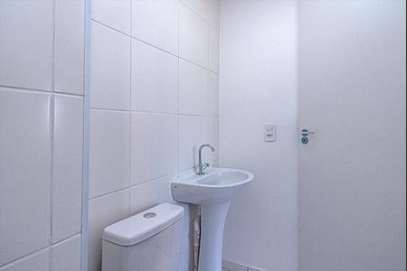 banheiro social_3 de apartamento para alugar com 2 quartos, 37m² em Parque Bristol, São Paulo