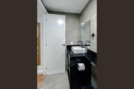 Banheiro da Suíte de apartamento para alugar com 1 quarto, 25m² em Parque Industrial Tomas Edson, São Paulo