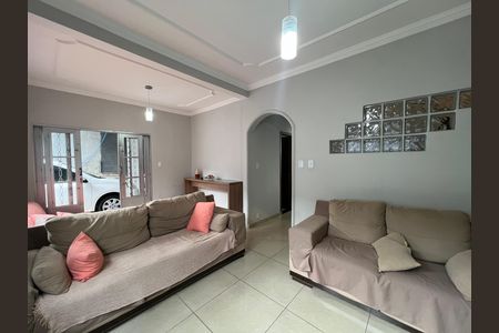 Casa à venda com 280m², 3 quartos e 2 vagas Casa à venda com 280m², 3 quartos e 2 vagasSala