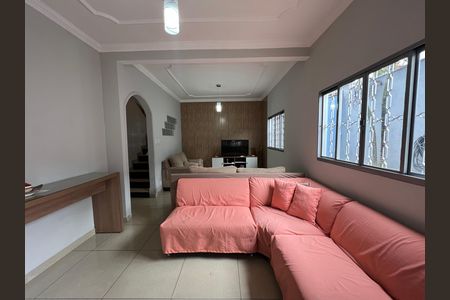 Casa à venda com 280m², 3 quartos e 2 vagas Casa à venda com 280m², 3 quartos e 2 vagasSala