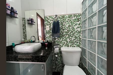 Casa à venda com 280m², 3 quartos e 2 vagas Casa à venda com 280m², 3 quartos e 2 vagasBanheiro Social
