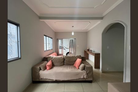 Casa à venda com 280m², 3 quartos e 2 vagas Casa à venda com 280m², 3 quartos e 2 vagasSala