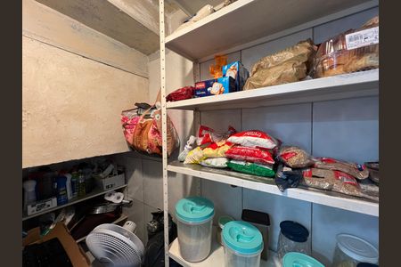 Casa à venda com 280m², 3 quartos e 2 vagas Casa à venda com 280m², 3 quartos e 2 vagasDespensa