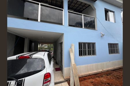 Casa à venda com 280m², 3 quartos e 2 vagas Casa à venda com 280m², 3 quartos e 2 vagasFachada