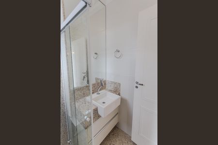 Apartamento à venda com 164m², 3 quartos e 2 vagas Apartamento à venda com 164m², 3 quartos e 2 vagasBanheiro Social na Cobertura