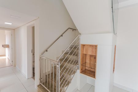 Apartamento à venda com 164m², 3 quartos e 2 vagas Apartamento à venda com 164m², 3 quartos e 2 vagasEscada de Acesso a Cobertura