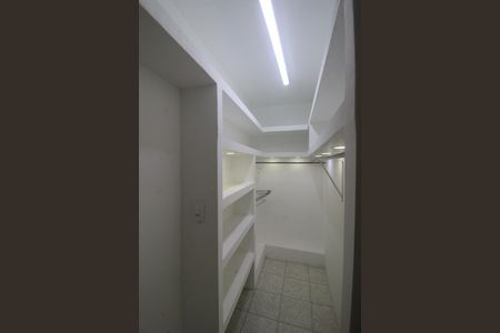 Casa para alugar com 32m², 1 quarto e 1 vagaCloset