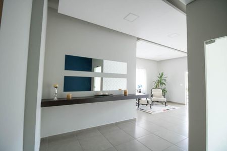 Apartamento à venda com 70m², 2 quartos e 1 vaga Apartamento à venda com 70m², 2 quartos e 1 vagaHall