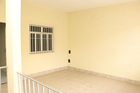 Varanda de casa para alugar com 2 quartos, 28m² em Luz, Nova Iguaçu