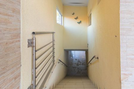 Casa para alugar com 187m², 2 quartos e 2 vagasEscada